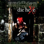 Untotenin "die heXe" -albumin kansikuva. Kuvassa tyttö, jolla verenpunaiset hiukset, jotka ulottuvat häntä olkapäille. Tyttö makaa homeisen kivimuurin vieressä ja nojaa kädellään kiviseinään. Kuvan yläosassa bändin logo ja sen alle albumin ni