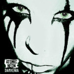 Goottibändi Atomic Neonin "Darkenia"-albumin kansikuva. Kuvassa mustavalkoinen lähikuva ihmisen kasvoista, jotka valkoiset ja joihin maalattu silmien ympärille mustia rantuja. Kuvan vasemmassa alakulmassa bändin logo ja albumin nimi allekain.