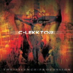 C-Lekktorin "The Silence Procession" -albumin kansikuva, jossa näkyy punertavia, kellertäviä liekkejä ja valonhehkua. Kuvan keskellä jonkinlainen ihminen roikkumassa ristillä. Ristin juuressa molemmin puolin ylöspäin raatoa katselevat naisihmiset.